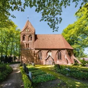 Dorfkirche Dorf Mecklenburg /Mecklenburg-Vorpommern, aus: Förderprojekte der Rudolf-August Oetker-Stiftung 2016-2020, Sieveking Verlag