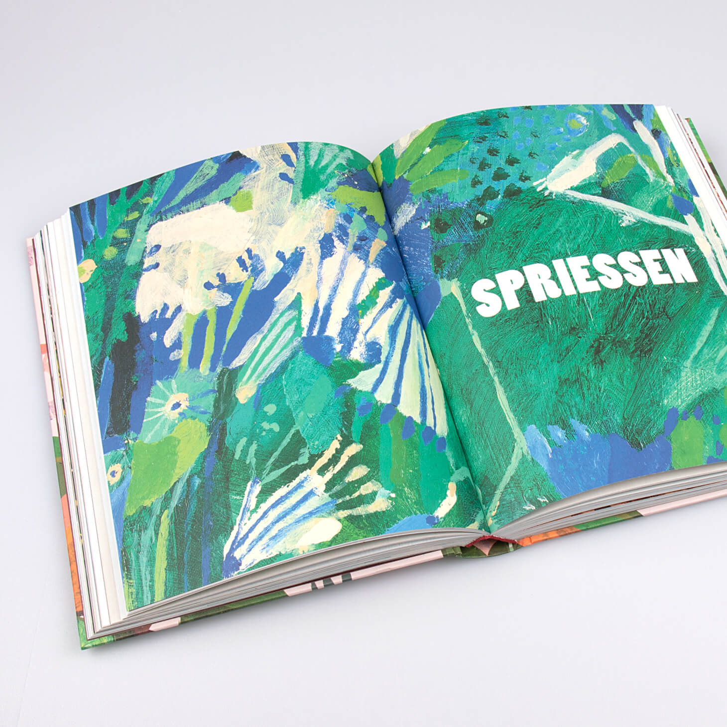 Aufgeschlagenes Buch Fair Living