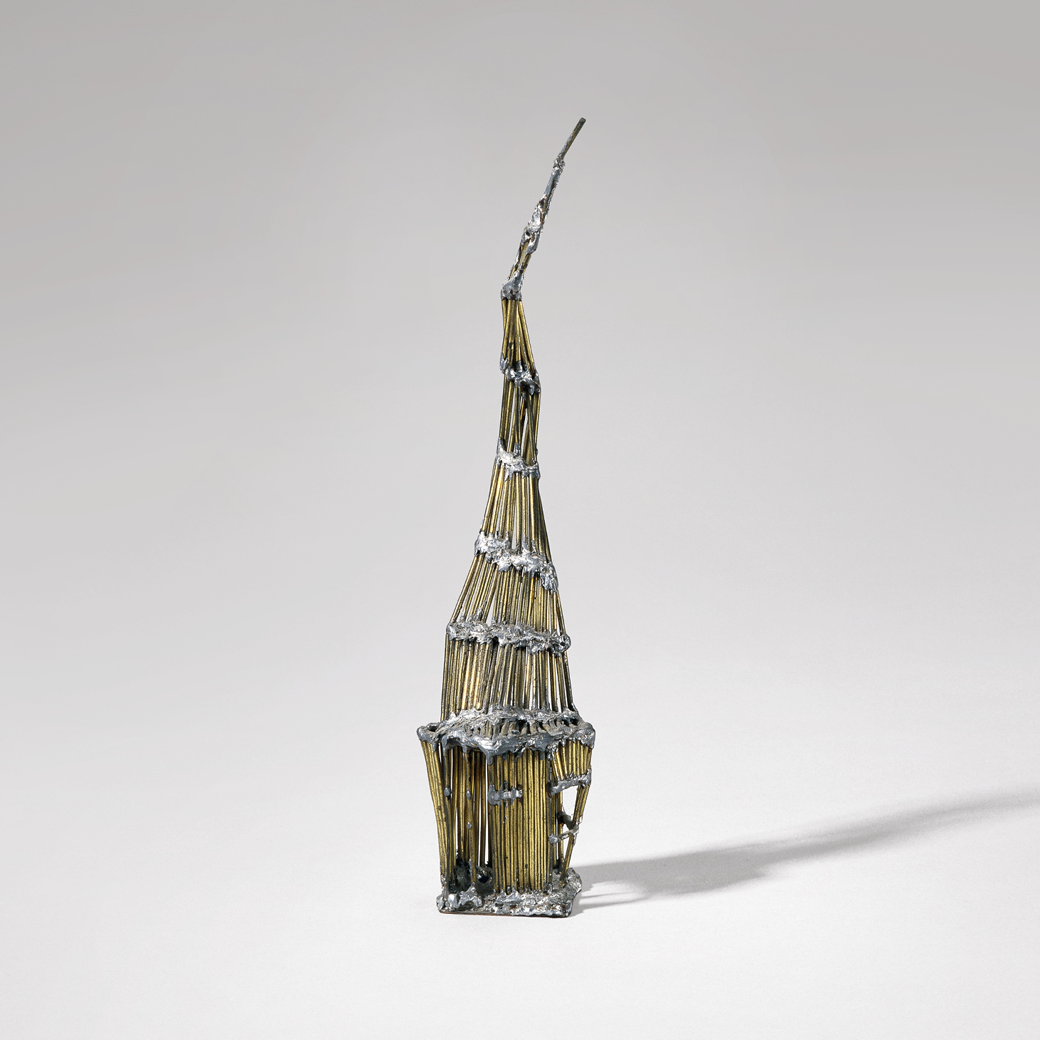 Skulptur aus verlöteten Drähten